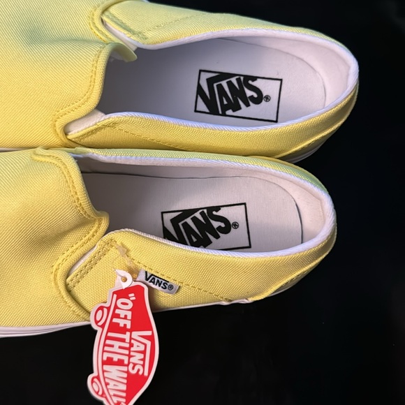 NWT Vans, no lid on box. - Picture 2 of 3